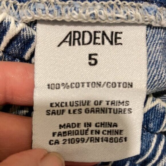 ARDENE Distress Stone Wash Cutoff Shorts SZ medium​ - Picture 12 of 12